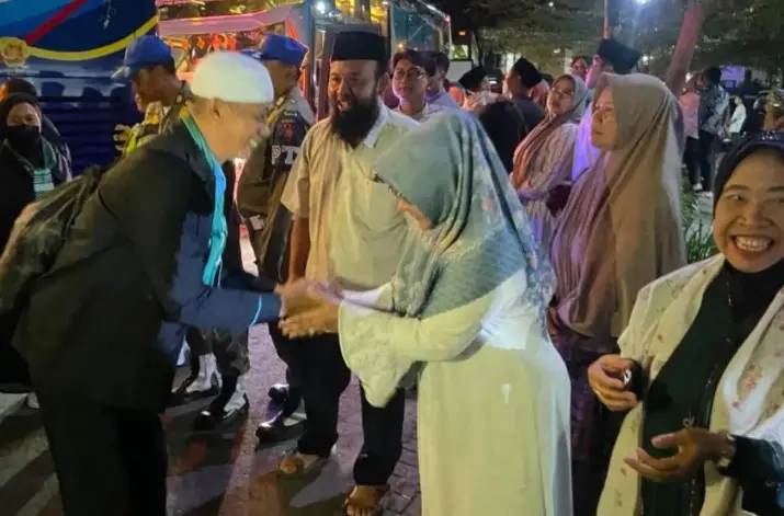 Jamaah Haji Kloter 20 Asal Magetan Tiba di Tanah Air dan Disambut Langsung Bupati