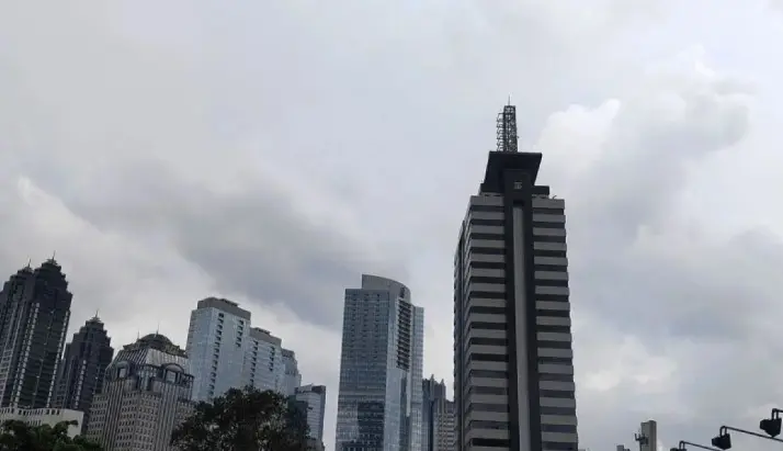BMKG Prakirakan Sebagian Besar Wilayah Indonesia Berawan pada Rabu, Sejumlah Kota Diguyur Hujan Ringan
