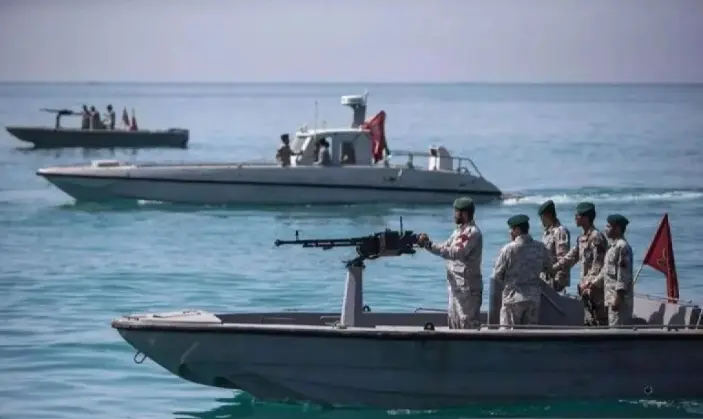 Iran Peringatkan Kapal agar Tidak Melintasi Selat Hormuz Setelah Penutupan Jalur Pelayaran