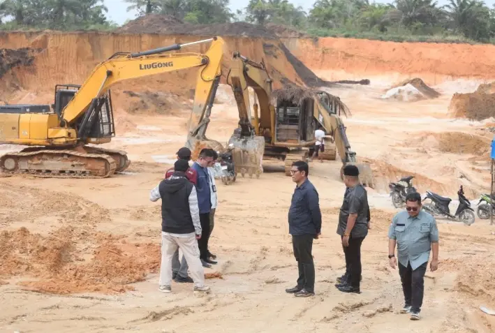 Dinas ESDM Riau Mengawasi Operasional Tambang Tanah Berizin di Kampar untuk Pastikan Kepatuhan Regulasi