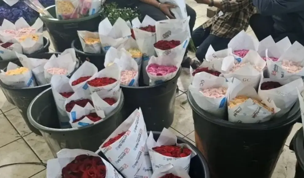 Harga Mawar di Pasar Rawa Belong Melonjak Lebih dari Dua Kali Lipat Akibat Kelangkaan Pasokan