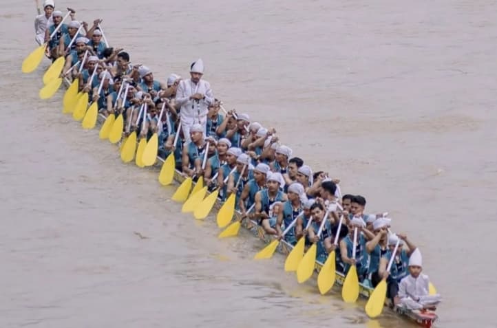 Tradisi Pacu Jalur Berawal dari Musyawarah Kampung hingga Pencarian Kayu di Rimba Kuantan