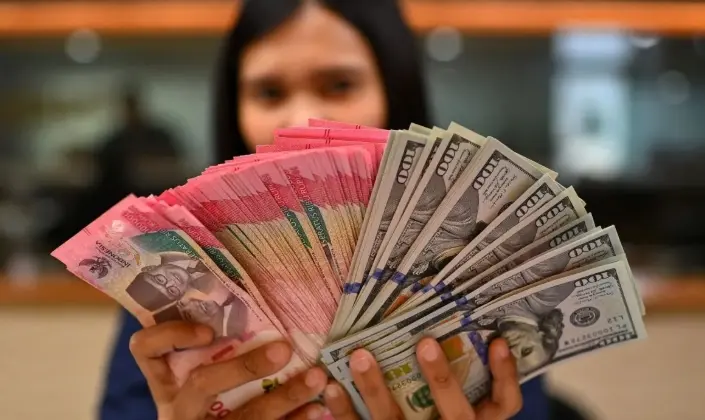 Rupiah Melemah ke Rp17.856 per Dolar AS pada Perdagangan Kamis Pagi