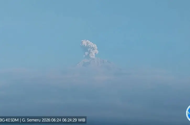 Gunung Semeru Kembali Erupsi, Kolom Abu Mencapai 600 Meter di Atas Puncak