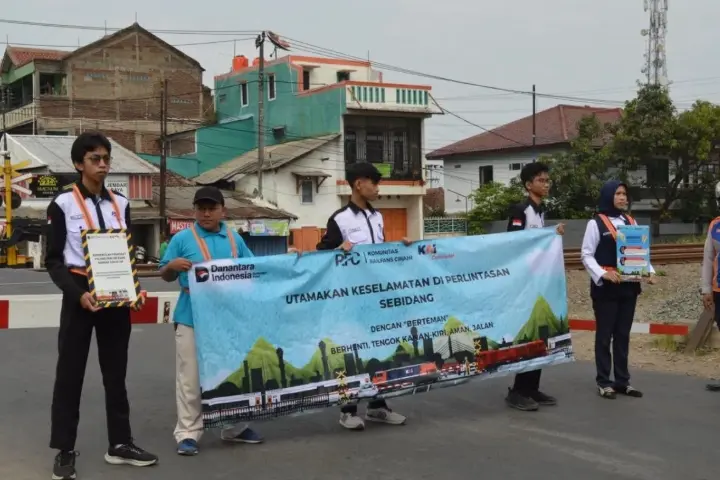 KAI Ingatkan Pengguna Jalan agar Disiplin di Perlintasan Sebidang Selama Libur Sekolah demi Cegah Kecelakaan