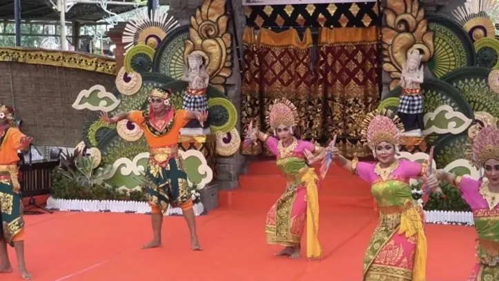 Seniman Disabilitas Tampilkan Karya Inklusif di PKB 2026 Lewat Tarian Tradisional Bali