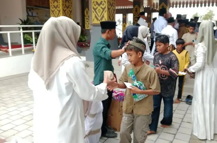 Ribuan Anak Yatim di Lombok Tengah Terima Santunan pada Peringatan 10 Muharam 1448 Hijriah