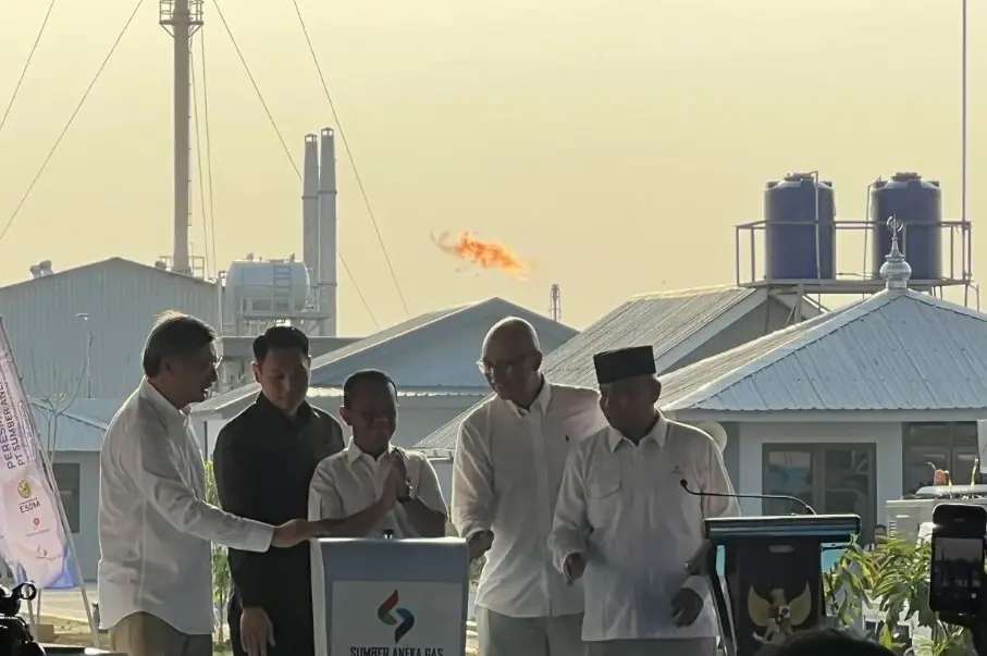 Menteri ESDM Bahlil Lahadalia Meresmikan Mini LNG Plant PT Sumber Aneka Gas untuk Perkuat Pemanfaatan Gas Bumi Nasional