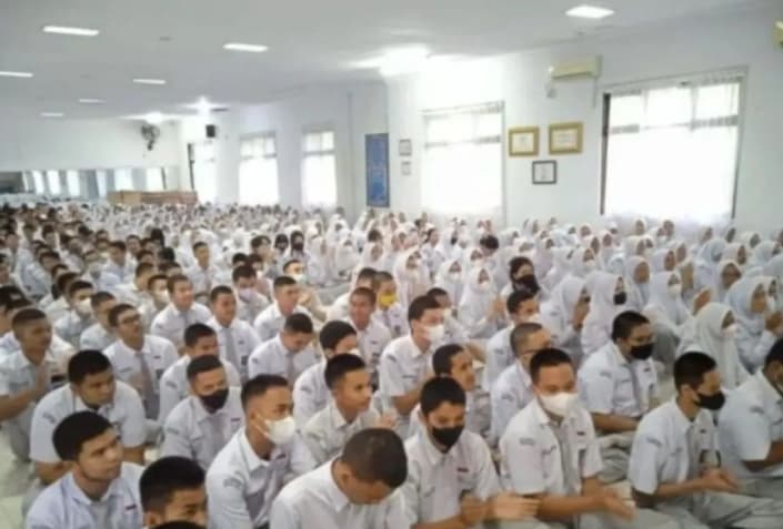 Pemprov Riau Larang Sekolah Menjual Seragam dan Mewajibkan Pembelian kepada Orang Tua