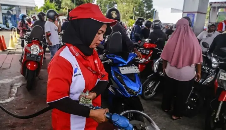 Ekonom Nilai Penurunan Harga BBM Non-Subsidi Dapat Ringankan Beban Masyarakat dan Dongkrak Daya Beli