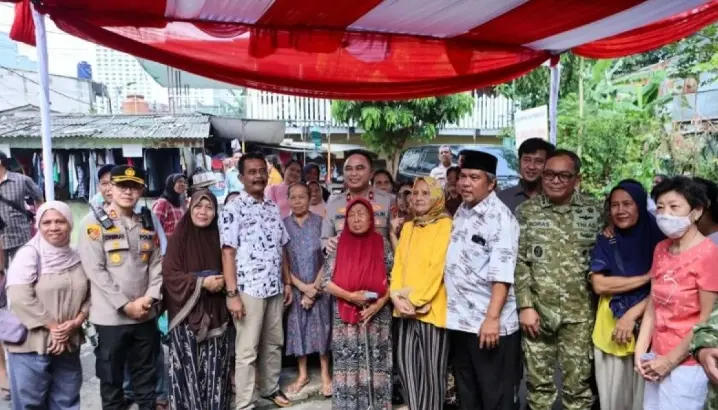 Wakapolda Metro Jaya dan Kasdam Jaya Tinjau Langsung Kamtibmas Serta Salurkan Bantuan Sosial di Tanah Abang