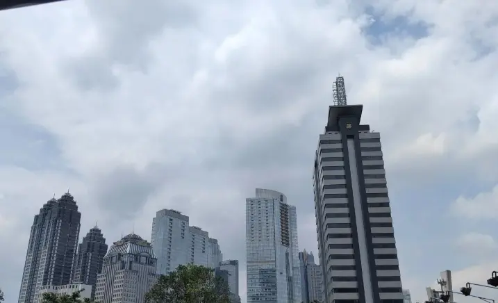 BMKG Prakirakan Sejumlah Kota Diguyur Hujan Ringan hingga Sedang pada Sabtu
