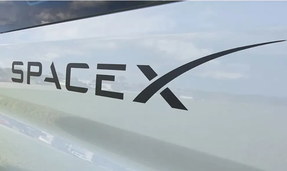 SpaceX dan Charter Bahas Kemitraan untuk Layanan Telepon Seluler di Amerika Serikat