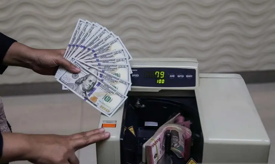 Rupiah Ditutup Melemah ke Rp17.907 per Dolar AS di Tengah Ketidakpastian Global dan Penantian Data Ekonomi