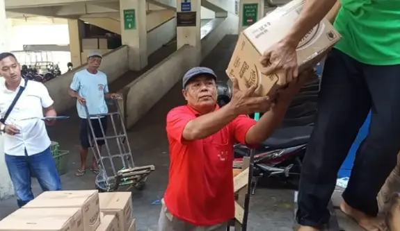 Bulog Madiun Salurkan 9.000 Liter Minyakita per Pekan di Pasar Besar untuk Jaga Stabilitas Harga