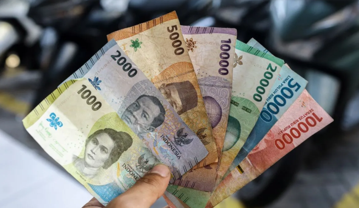 Rupiah Melemah ke Rp17.995 per Dolar AS di Tengah Tekanan Sentimen Ekonomi Domestik dan Global