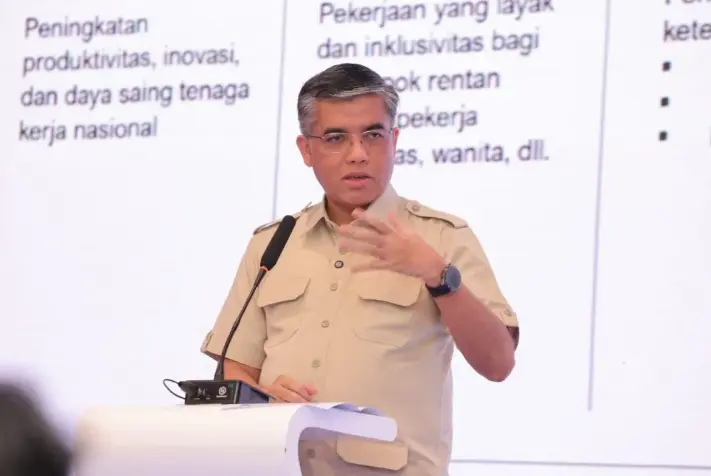 Menaker Yassierli Ajak Generasi Muda Tingkatkan Keterampilan AI dan IoT untuk Hadapi Dunia Kerja Masa Depan