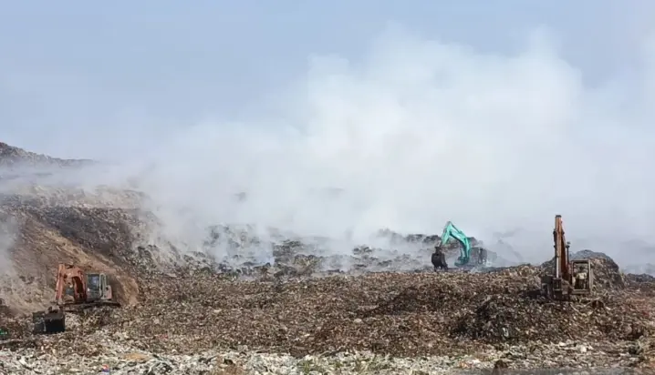 BNPB Sebut 30 Persen Kebakaran TPA Jatiwaringin Mulai Terkendali, Pemadaman Terus Dioptimalkan