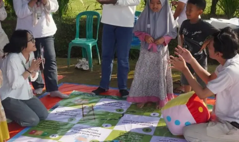 Universitas Indonesia Kenalkan Edukasi PHBS Berbasis Budaya melalui Permainan Ular Tangga Berbahasa Sunda