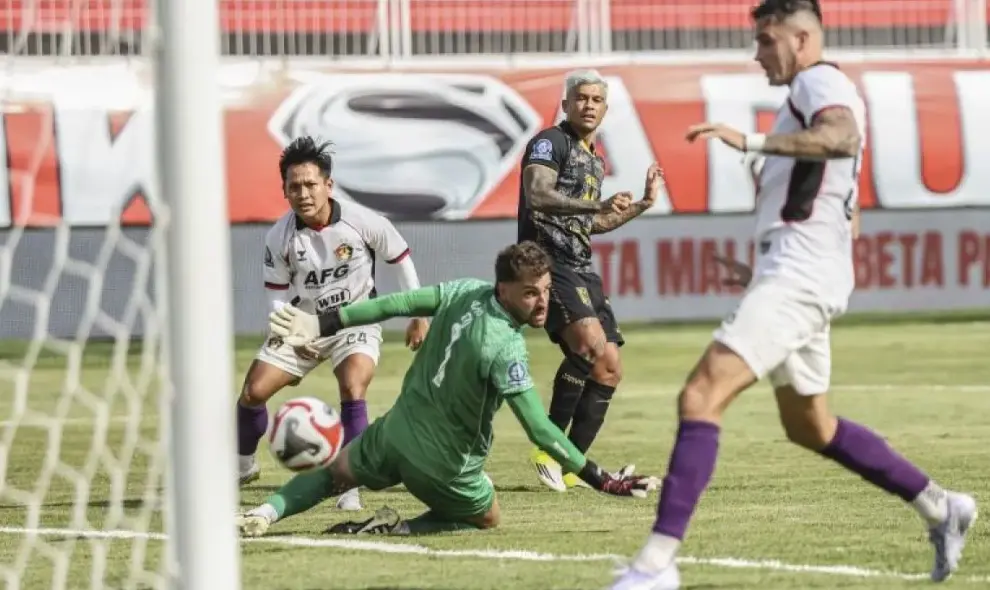 Persik Kediri Resmi Berpisah dengan Kiper Brasil Leonardo Navacchio Setelah Dua Musim