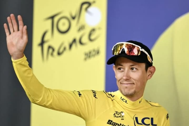 Torstein Træen Rebut Jersi Kuning Tour de France 2026 dari Tadej Pogacar