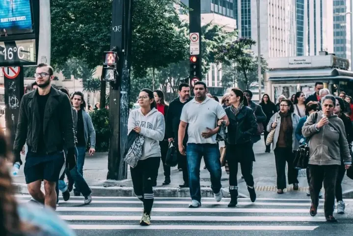 Penelitian Ungkap Jalan Kaki Cepat Dapat Turunkan Risiko Gangguan Kognitif pada Lansia