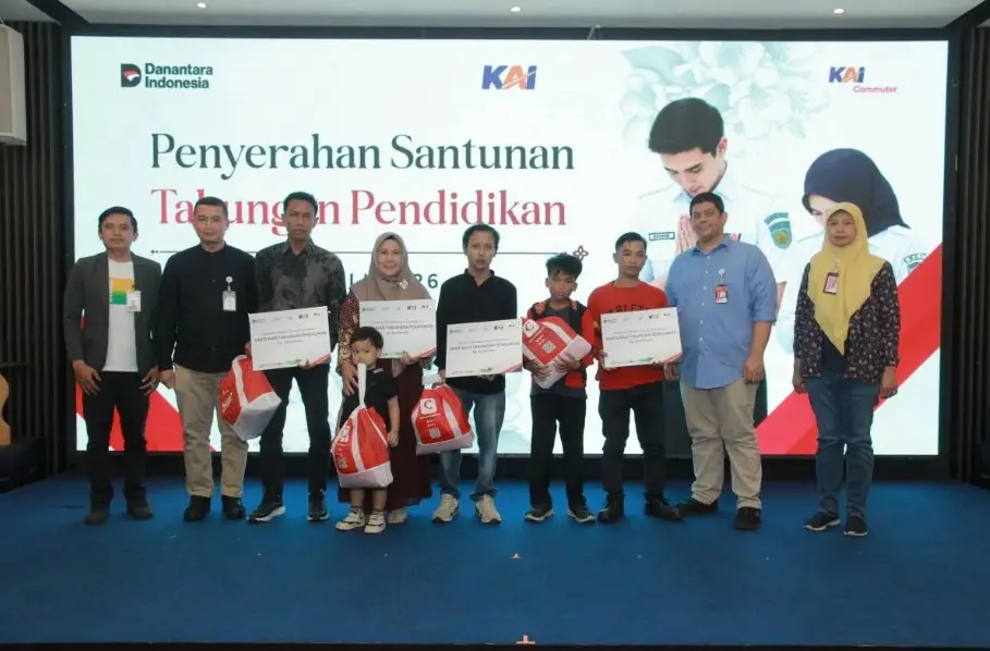 KAI Salurkan Beasiswa Pendidikan Rp300 Juta bagi Lima Anak Korban Kecelakaan Kereta Api di Bekasi Timur