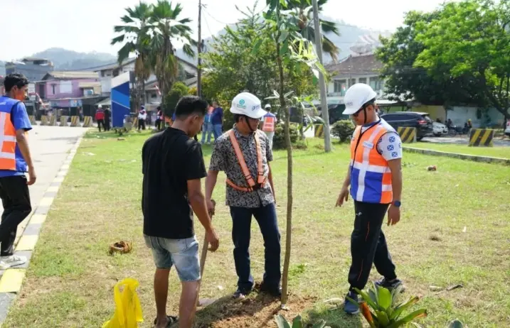 Pelindo Regional 2 Tanam 250 Pohon untuk Dukung Dekarbonisasi dan Pelabuhan Hijau