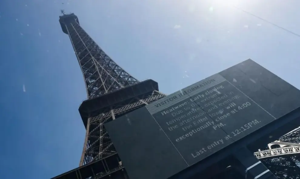 Gelombang Panas Paksa Menara Eiffel dan Museum di Paris Perpendek Jam Operasional