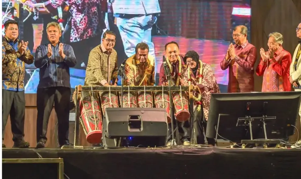 Menteri Ekonomi Kreatif Apresiasi Tona Sian Huta sebagai Penggerak Budaya dan Ekonomi Kreatif Tanah Batak