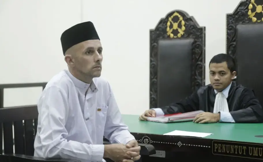 Pengadilan Negeri Mataram Menjatuhkan Vonis Tiga Bulan Penjara kepada WNA Prancis dalam Perkara Pencemaran Nama Baik Kapolda