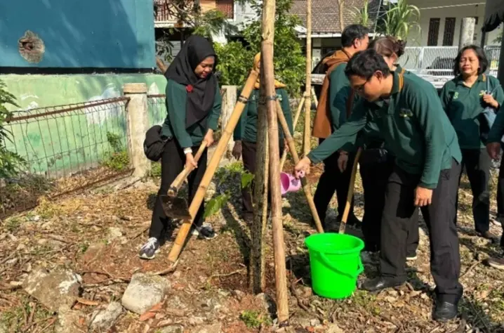 Sudin Tamhut Jakarta Barat Kembali Tanam Pohon untuk Perluas Ruang Terbuka Hijau