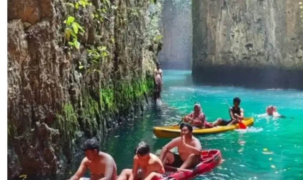 Pemprov Kalimantan Timur Ajak Wisatawan Jelajahi Danau Payau di Dalam Goa Gumantung