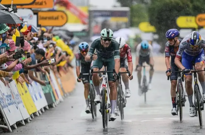 Asosiasi Pesepeda Profesional Kritik Tes Doping Tengah Malam di Tour de France 2026