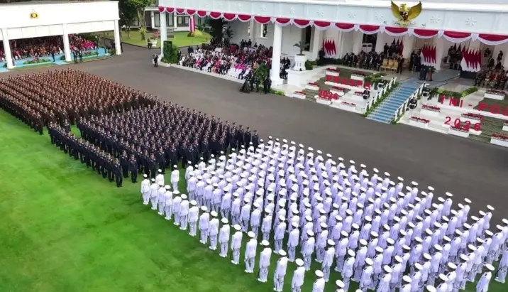 Presiden Prabowo Menghargai Pengorbanan Orang Tua Perwira TNI-Polri dalam Upacara Prasetya Perwira