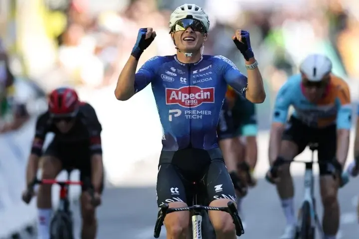 Jasper Philipsen Raih Kemenangan Perdana di Tour de France 2026 pada Etape ke-17
