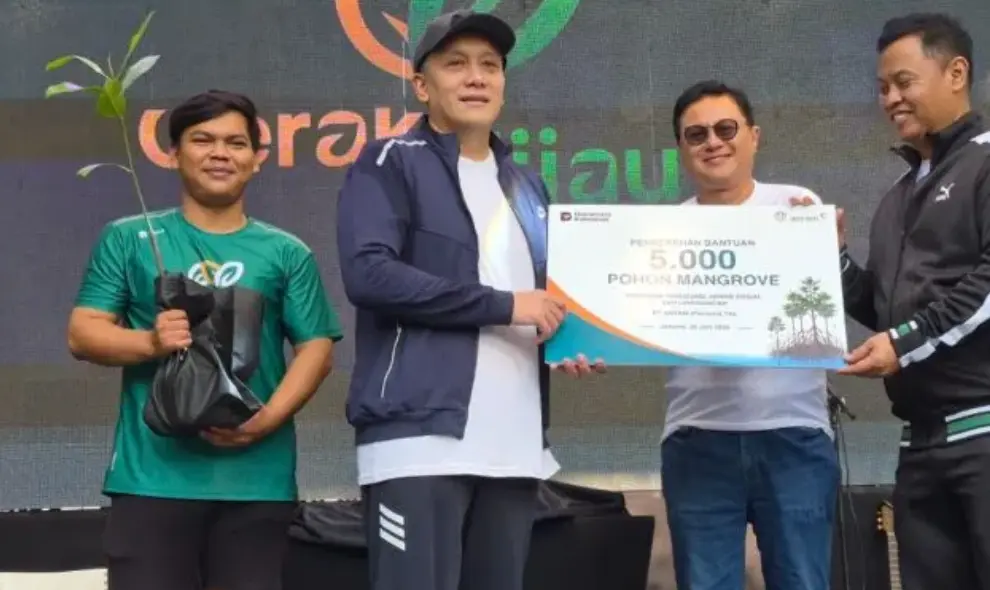 KLH dan ANTAM Menanam 5.000 Bibit Mangrove untuk Perkuat Ekosistem Pesisir