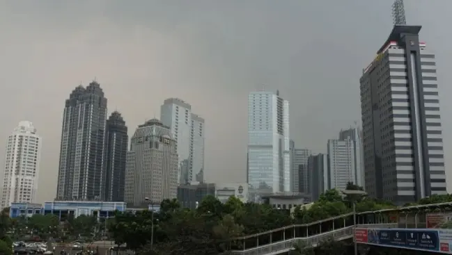 BMKG Prakirakan Sebagian Besar Wilayah Indonesia Diselimuti Cuaca Berawan hingga Berawan Tebal