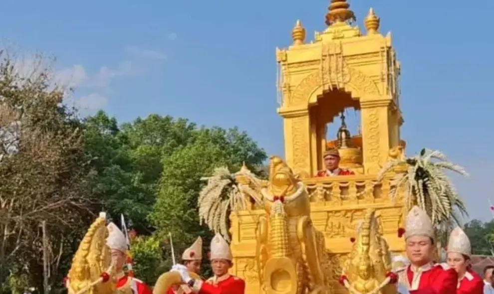 Ribuan Umat Buddha Ikuti Kirab Puja Yatra Asadha 2570 BE dari Candi Mendut ke Borobudur