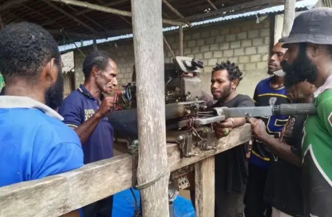 Nelayan Inanwatan Mendapat Pelatihan Perawatan Mesin Tempel untuk Tingkatkan Efisiensi Melaut