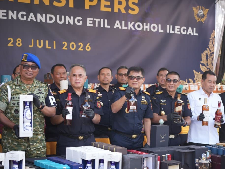Bea Cukai dan BAIS TNI Bongkar Timbunan 19 Ribu Botol Miras Berpita Cukai Palsu Senilai 12,55 Miliar Rupiah di Bali