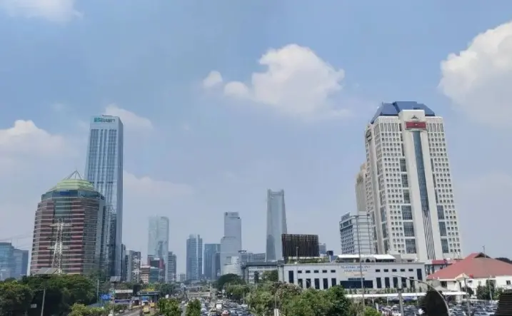 BMKG Prakirakan Sebagian Besar Wilayah Jakarta Cerah pada Jumat Pagi