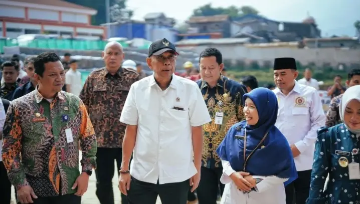 Orang Tua Siswa Terharu Anak Diterima di Sekolah Rakyat, Wamensos Sebut Program Putus Rantai Kemiskinan