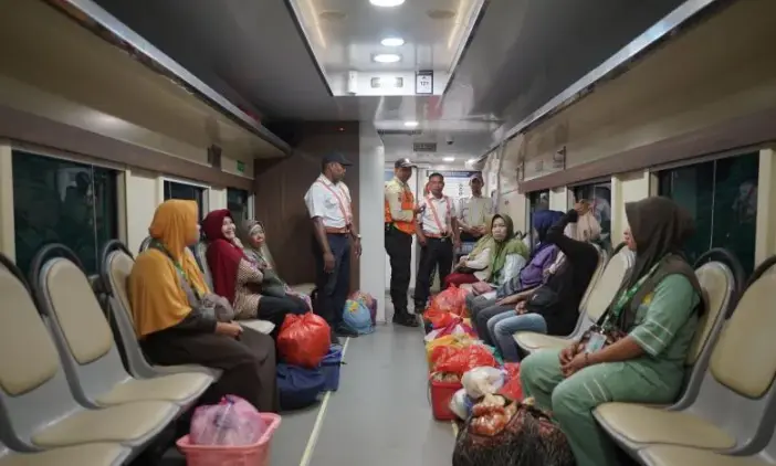KAI Layani Puluhan Ribu Petani dan Pedagang Melalui Kereta Tarif Terjangkau
