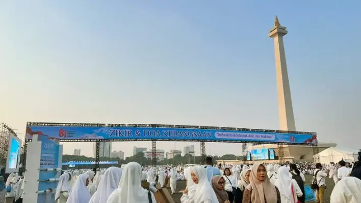 Ribuan Jamaah Lintas Agama Hadiri Zikir dan Doa Kebangsaan di Monas Sambut Bulan Kemerdekaan