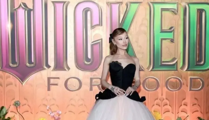 Ariana Grande Mundur dari Pementasan Teater London dan Pilih Beristirahat Usai Tur Eternal Sunshine