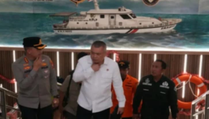 Menhub Dudy Purwagandhi Tinjau Langsung Penanganan Korban Kebakaran KMP Mutiara Sentosa II di Sumenep