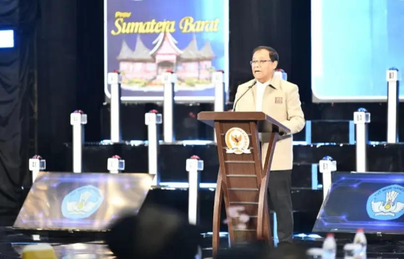 Muslim M. Yatim Membuka LCC Empat Pilar MPR RI Sumbar dan Dorong Pelajar Perkuat Karakter Kebangsaan
