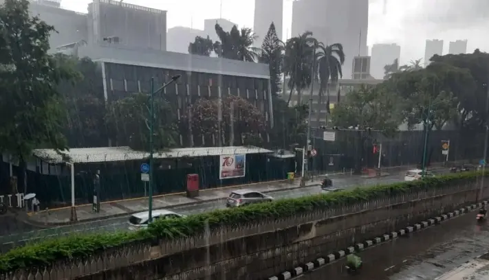 BMKG Prakirakan Hujan Ringan Guyur Sebagian Wilayah Jakarta pada Senin Sore hingga Malam