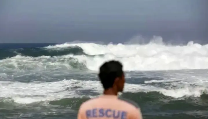 BMKG Deteksi Dua Bibit Siklon Tropis, Gelombang Laut Hingga 4 Meter Ancam Sejumlah Perairan Indonesia